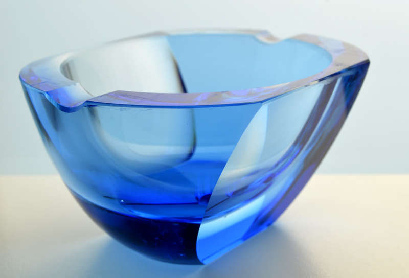 MOSER: TOP QUALITY CZECH GLASS! A MAGNIFICENT & MOST ELEGANT ART GLASS ASHTRAY/BOWL