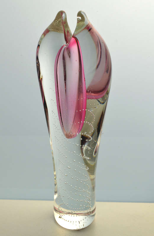 ** A DAZZLINGLY BEAUTIFUL MODERN PINK CZECH ART GLASS VASE DESIGNED BY PAVEL JUDA IN 1985
