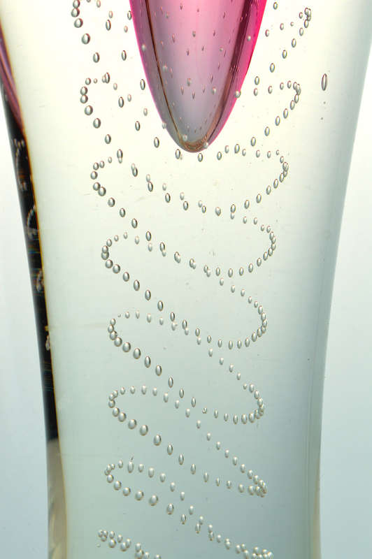 ** A DAZZLINGLY BEAUTIFUL MODERN PINK CZECH ART GLASS VASE DESIGNED BY PAVEL JUDA IN 1985