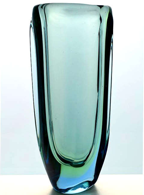 HALLMARK DESIGN: SKRDLOVICE SOMERSO VASE, DESIGNED BY JAN BERANEK IN THE 1950s
