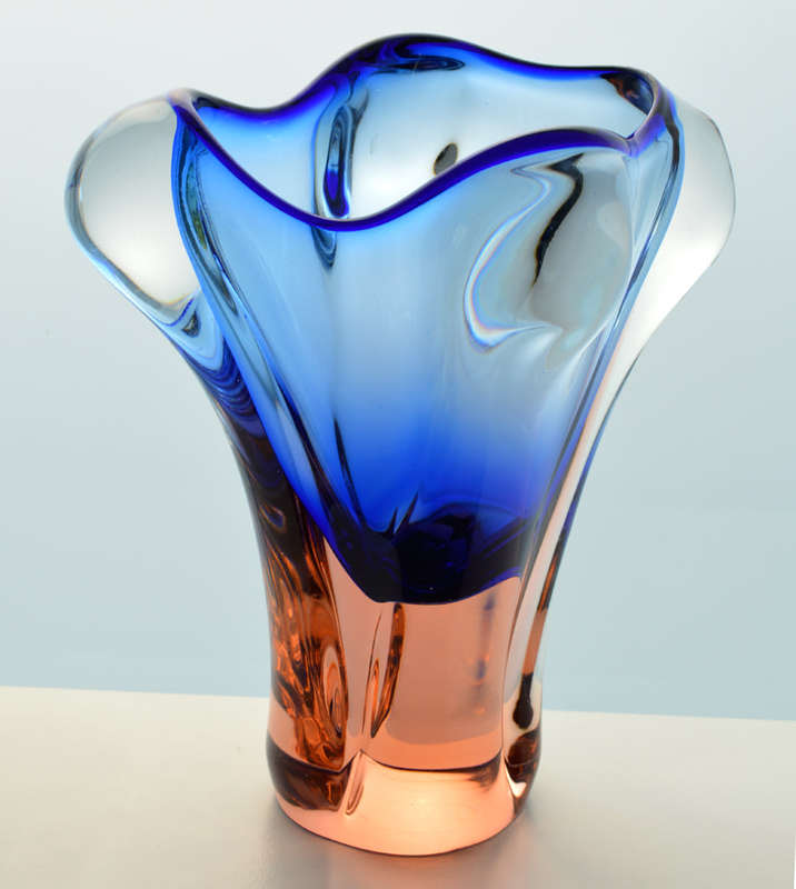 MAGNIFICENT CZECH ART GLASS CHRIBSKA SCULPTURAL VASE DESIGN : PROF JOSEF HOSPODKA IN THE MID 1970s