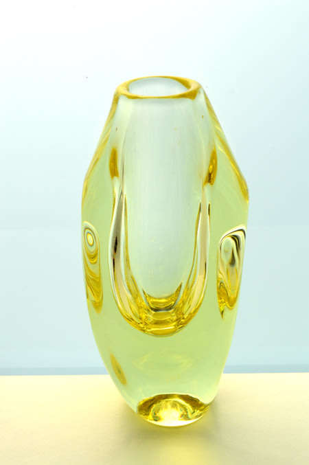 MAGNIFICENT ZBS CZECH ART GLASS SCULPTURAL VASE, DESIGN PROF MILOSLAV KLINGER (1922-1999)