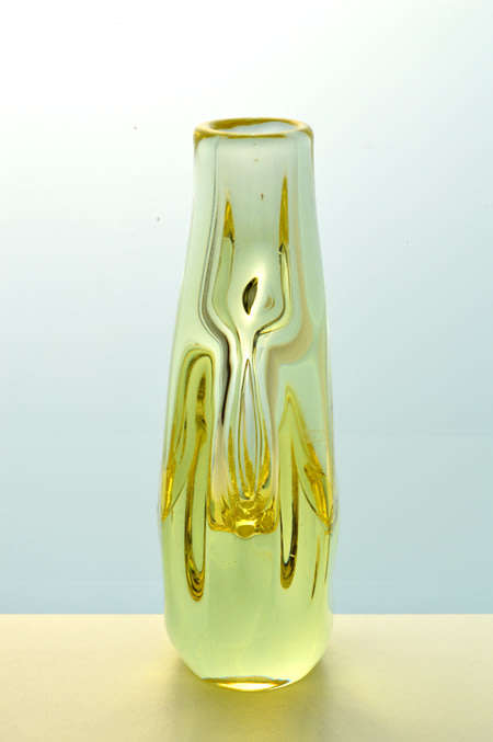 MAGNIFICENT ZBS CZECH ART GLASS SCULPTURAL VASE, DESIGN PROF MILOSLAV KLINGER (1922-1999)
