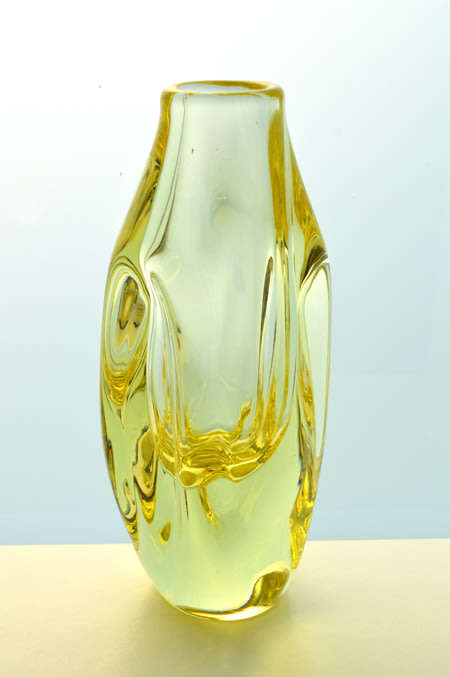 MAGNIFICENT ZBS CZECH ART GLASS SCULPTURAL VASE, DESIGN PROF MILOSLAV KLINGER (1922-1999)