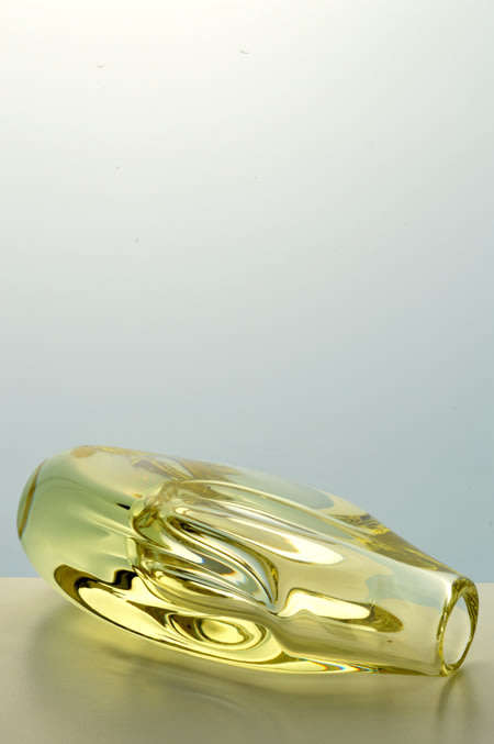 MAGNIFICENT ZBS CZECH ART GLASS SCULPTURAL VASE, DESIGN PROF MILOSLAV KLINGER (1922-1999)