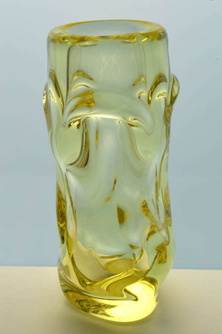 MAGNIFICENT ZBS CZECH ART GLASS SCULPTURAL VASE, DESIGN PROF MILOSLAV KLINGER (1922-1999)