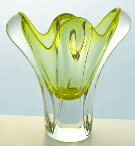 MAGNIFICENT CZECH ART GLASS CHRIBSKA SCULPTURAL VASE DESIGN : PROF JOSEF HOSPODKA IN THE MID 1970s