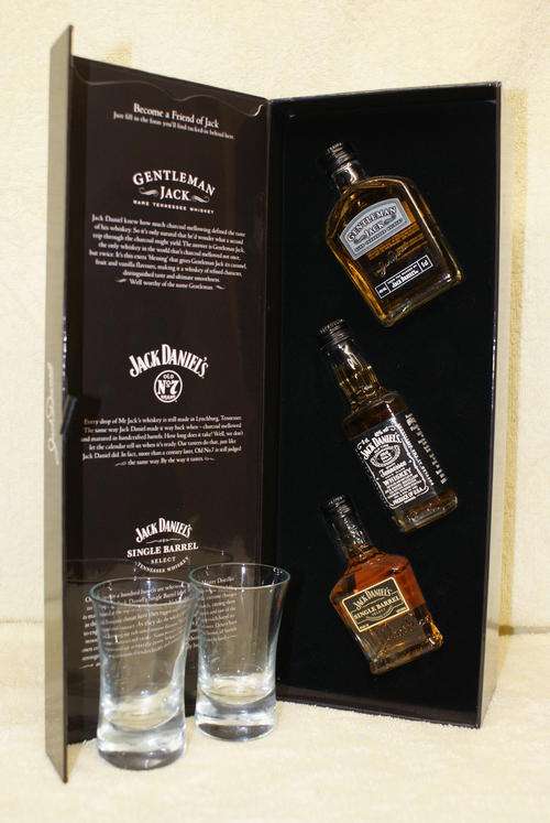 JACK DANIELS MINITURE SET & TOT GLASSES