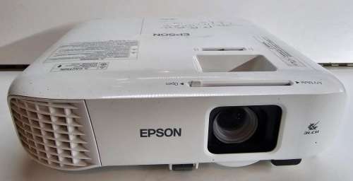 Epson EB-2042 Projector !Spares or Repairs!