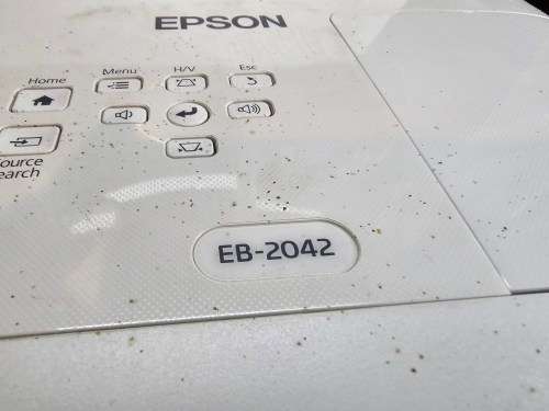 Epson EB-2042 Projector !Spares or Repairs!