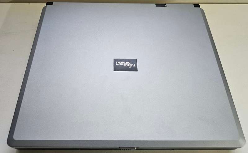 Fujitsu Siemens Amilo Pro Celeron M 2GB RAM !No HDD!