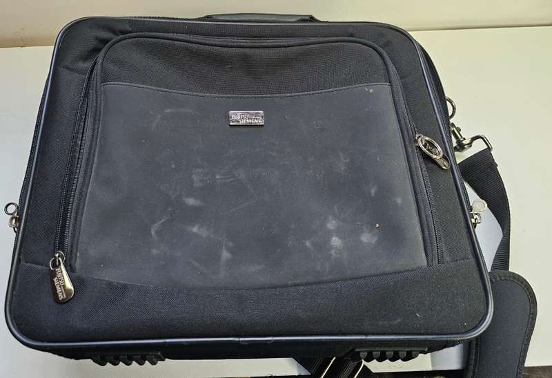 Fujitsu Siemens Amilo Pro Celeron M 2GB RAM !No HDD!