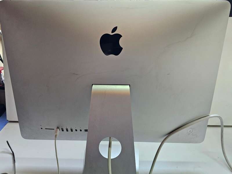 iMac 21.5 inch (Late 2012) i5 2.7GHz 1TB HDD 8GB RAM GeForce GT 640 512Mb