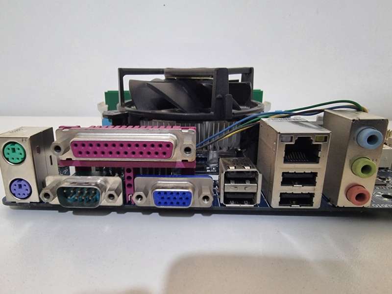Gigabyte GA-H61M-DS2 motherboard with i3-3220 CPU 4GB RAM