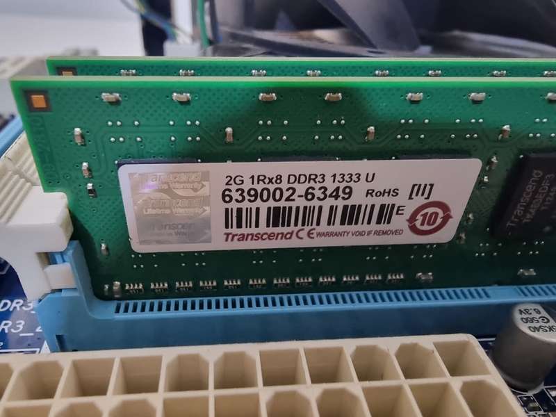 Gigabyte GA-H61M-DS2 motherboard with i3-3220 CPU 4GB RAM