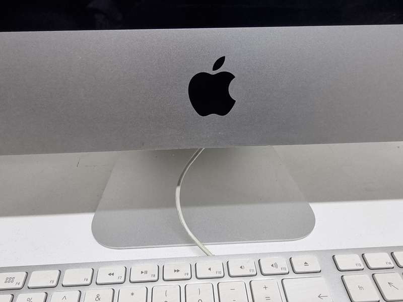 iMac 21.5 inch (Late 2012) i5 2.7GHz 1TB HDD 8GB RAM GeForce GT 640 512Mb