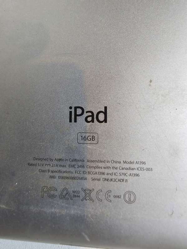 2 x Apple iPad 2 16GB WiFi and 3G !Spares or Repairs!