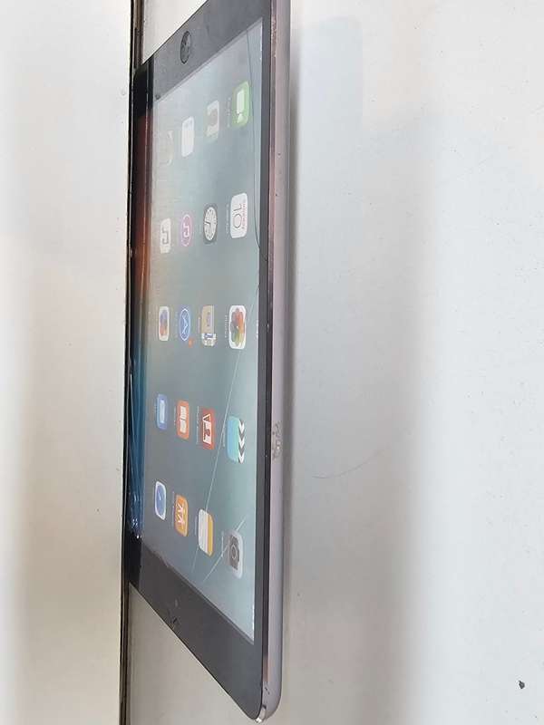iPad Mini 16GB Wi-Fi/3G !Spares or Repairs!