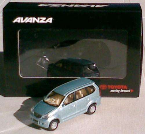 TOYOTA AVANZA 1/64 MIB RIMS VERY RARE.