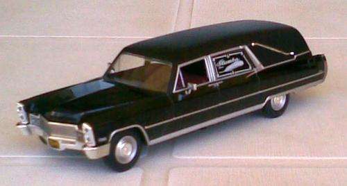 CADILLAC HEARSE 1/43 MIB IXO + MAGAZINE