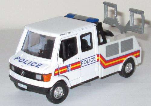 MERCEDES BENZ 207D POLICE BREAKDOWN