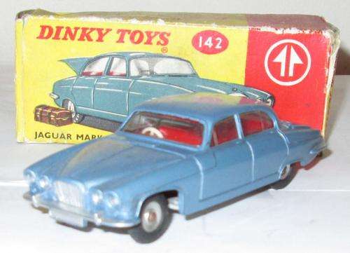 DINKY 142 JAGUAR MARK X WITH ORIGINAL BOX AND SUITCASE