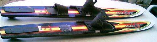 PAIR WATERSKIS