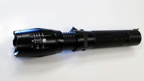 1800LM T6 LED FLASHLIGHT KIT**BRAND NEW**Rechargeable and Super ZOOM**Fantastic Gift**
