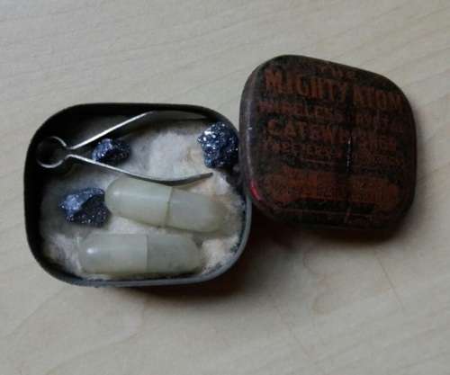 The Mighty Atom Wireless Crystal Radio - cats whisker tin & contents - Antique