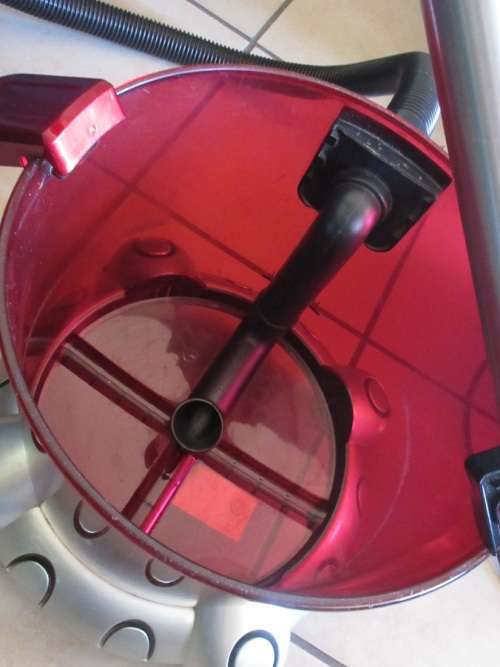Genesis Hydrovac Plus 1600 w Wet/Dry Vacuum cleaner. Powerful and hassle free. Bagless. Preowned