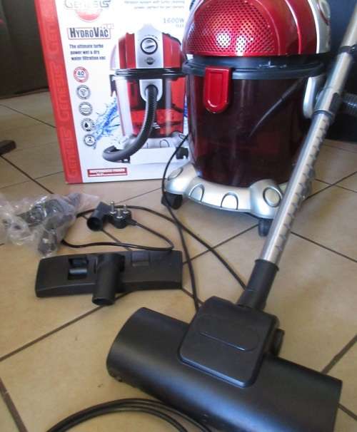 Genesis Hydrovac Plus 1600 w Wet/Dry Vacuum cleaner. Powerful and hassle free. Bagless. Preowned