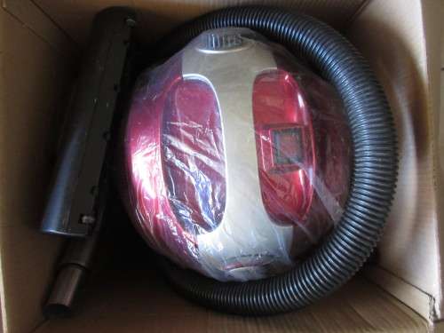 Genesis Hydrovac Plus 1600 w Wet/Dry Vacuum cleaner. Powerful and hassle free. Bagless. Preowned