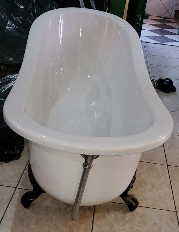 Luxurious Freestanding Bathtub for Sale - Unused