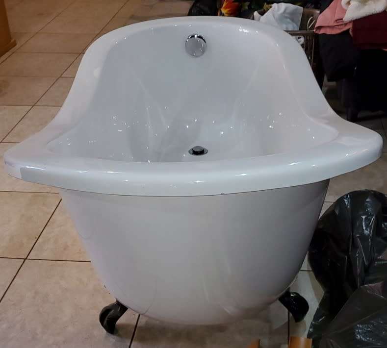 Luxurious Freestanding Bathtub for Sale - Unused