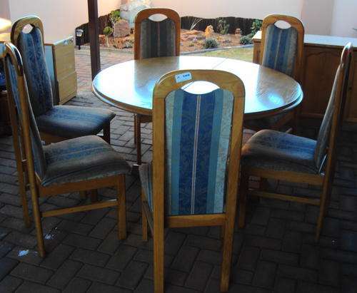 OAK DINING ROOM SIUTE 6 CHAIRS AND ADJUSTABLE TABLE