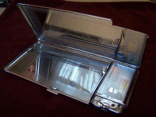 Wow, lovely vintage 1950's Kincraft cigarette case with lighter (made in England)