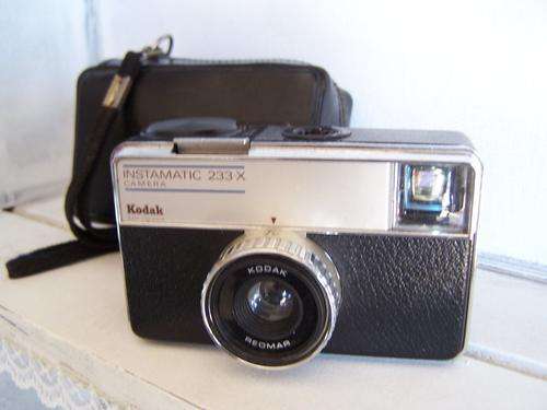 Vintage KODAK Instamatic 233-X Camera