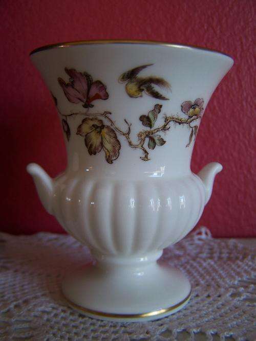 White WEDGWOOD Vase