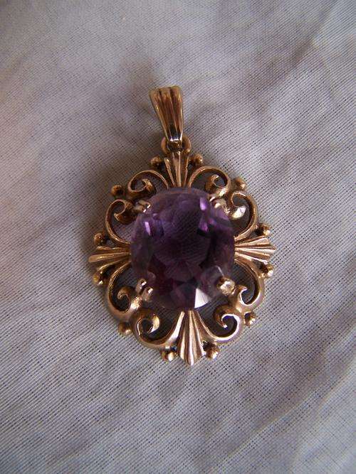 Stunning Vintage 9ct Gold and Amethyst Pendant