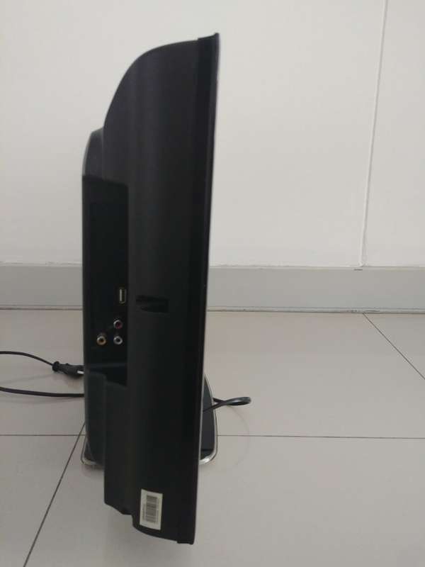HiSense 24" LCD TV LCD24V87P - NO RESERVE