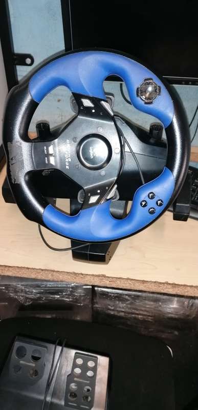 Gaming Logitech Force Drive, Pedals, Charger, PS4, Xbox, PC, Playstation, PS3, PS2, worth R8000. 00