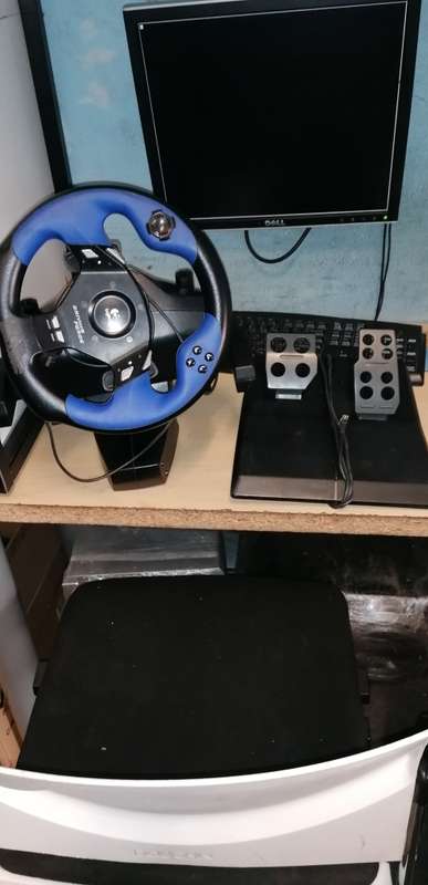 Gaming Logitech Force Drive, Pedals, Charger, PS4, Xbox, PC, Playstation, PS3, PS2, worth R8000. 00