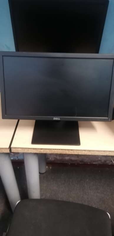 Monster Dell LED Monitor E2016H, HDMI, VGA, Power Cable, 1920x1980 Display Worth Price R2500