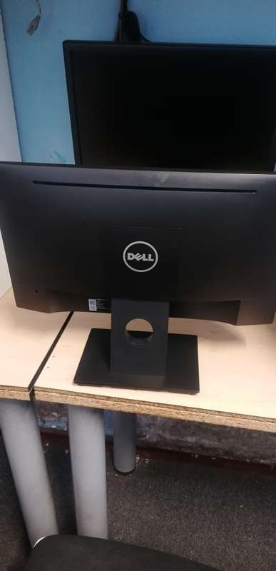Monster Dell LED Monitor E2016H, HDMI, VGA, Power Cable, 1920x1980 Display Worth Price R2500