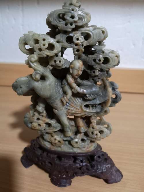 Carved statue (Jade Nephrite Chinese look?)