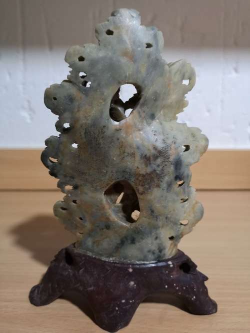 Carved statue (Jade Nephrite Chinese look?)