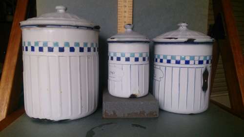 Enamel containers set 3