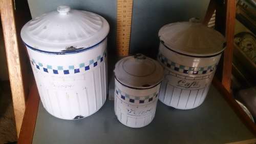 Enamel containers set 3