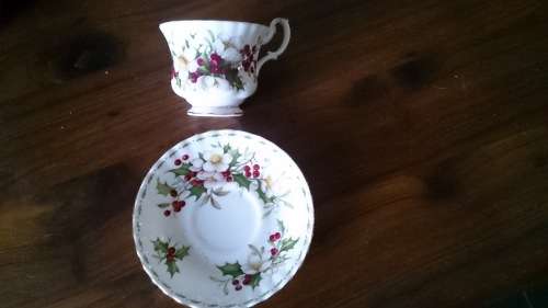Royal Albert Christmas Rose duo