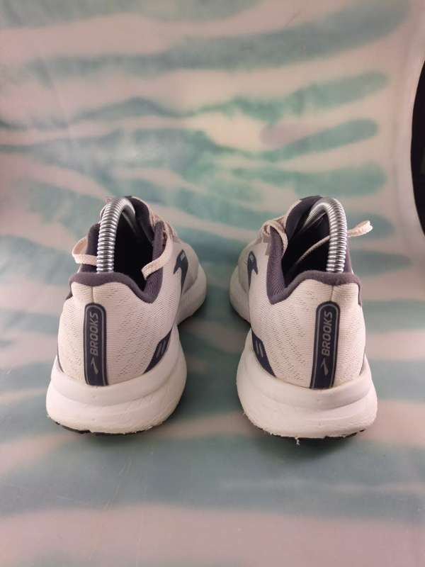 Brooks Launch 8 (Unisex)